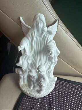 7” Vintage 1990s White Gold Wing Angel with Kids Home Decor ceramic Figurine